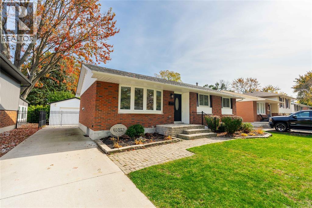 1084 Hagle Street, Sarnia, Ontario  N7V 4B1 - Photo 2 - 26026570