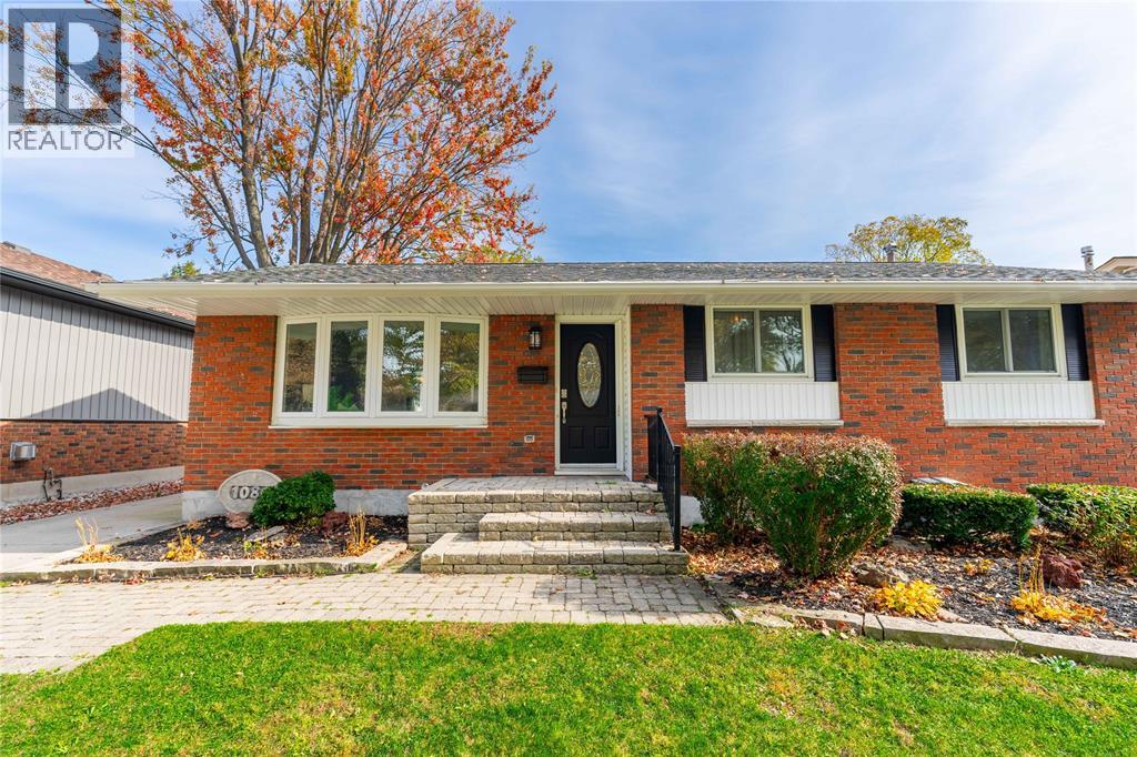 1084 Hagle Street, Sarnia, Ontario  N7V 4B1 - Photo 3 - 26026570