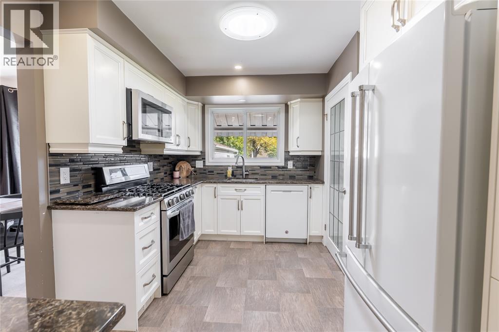 1084 Hagle Street, Sarnia, Ontario  N7V 4B1 - Photo 9 - 26026570