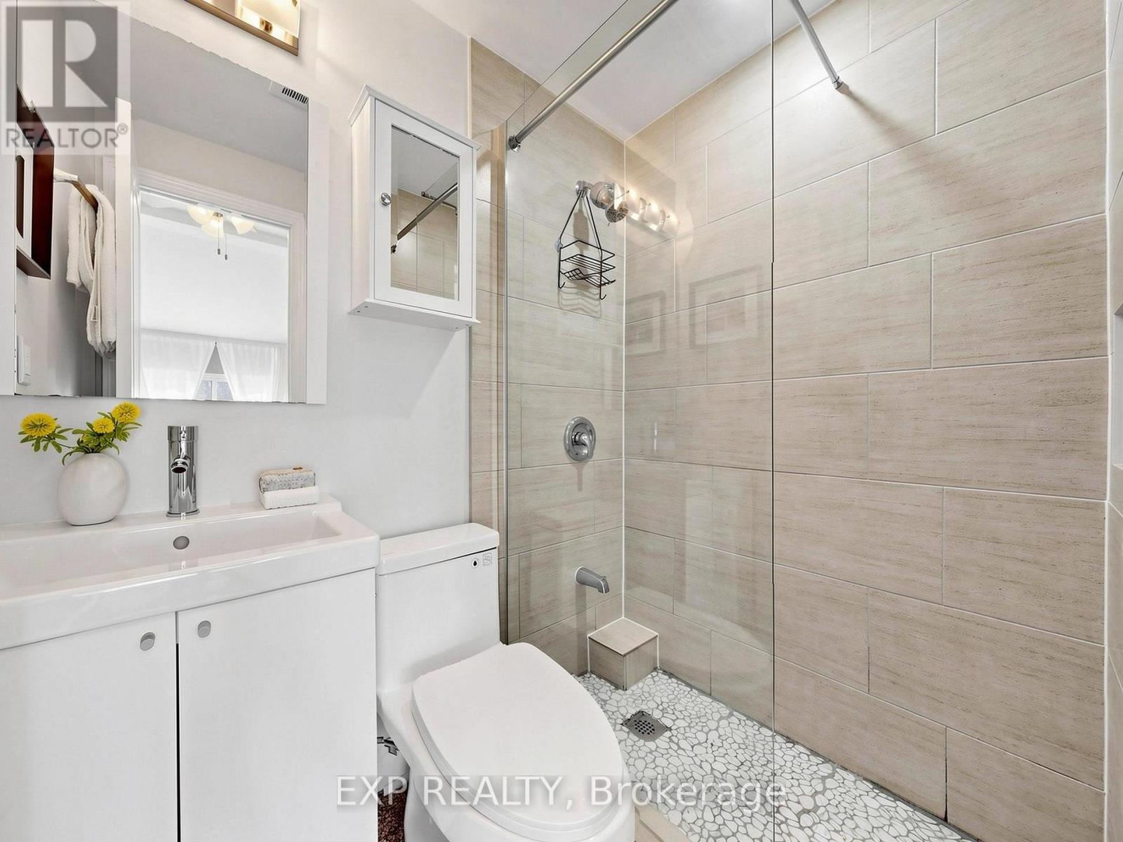 827 Craven Road, Toronto, Ontario  M4L 2Z7 - Photo 14 - E14127182
