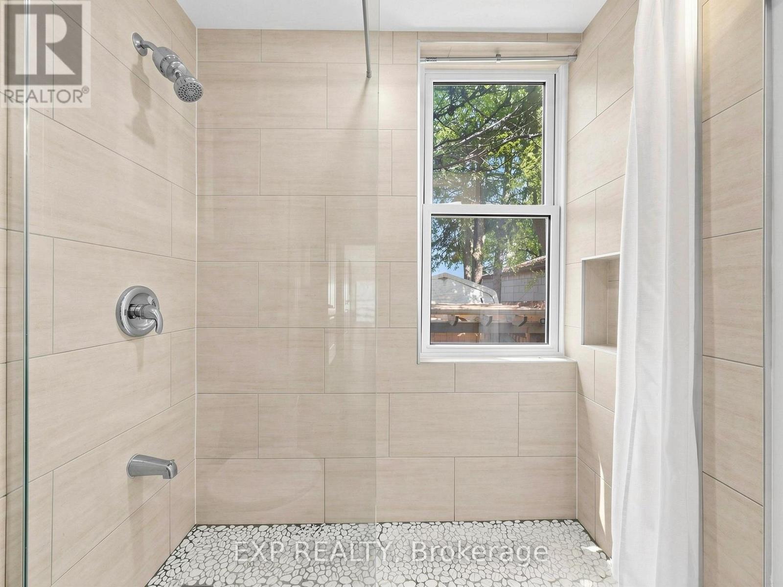 827 Craven Road, Toronto, Ontario  M4L 2Z7 - Photo 19 - E14127182
