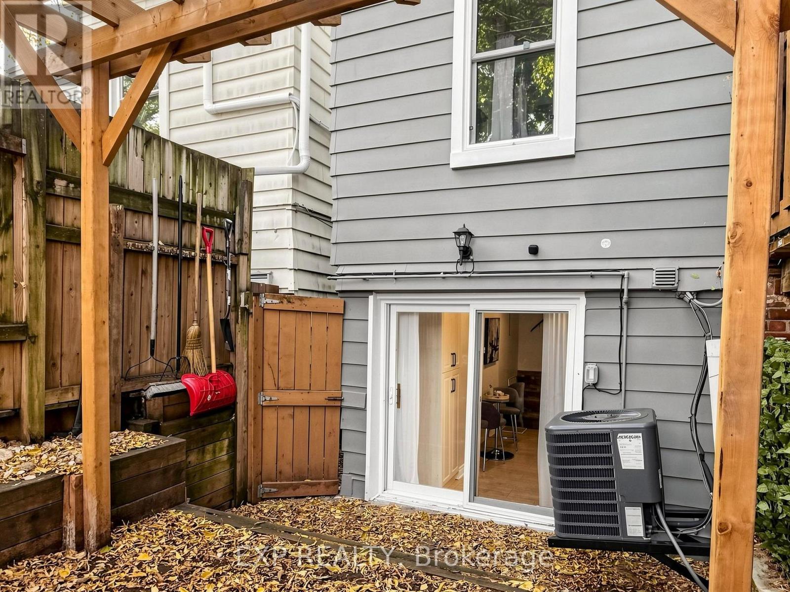 827 Craven Road, Toronto, Ontario  M4L 2Z7 - Photo 22 - E14127182