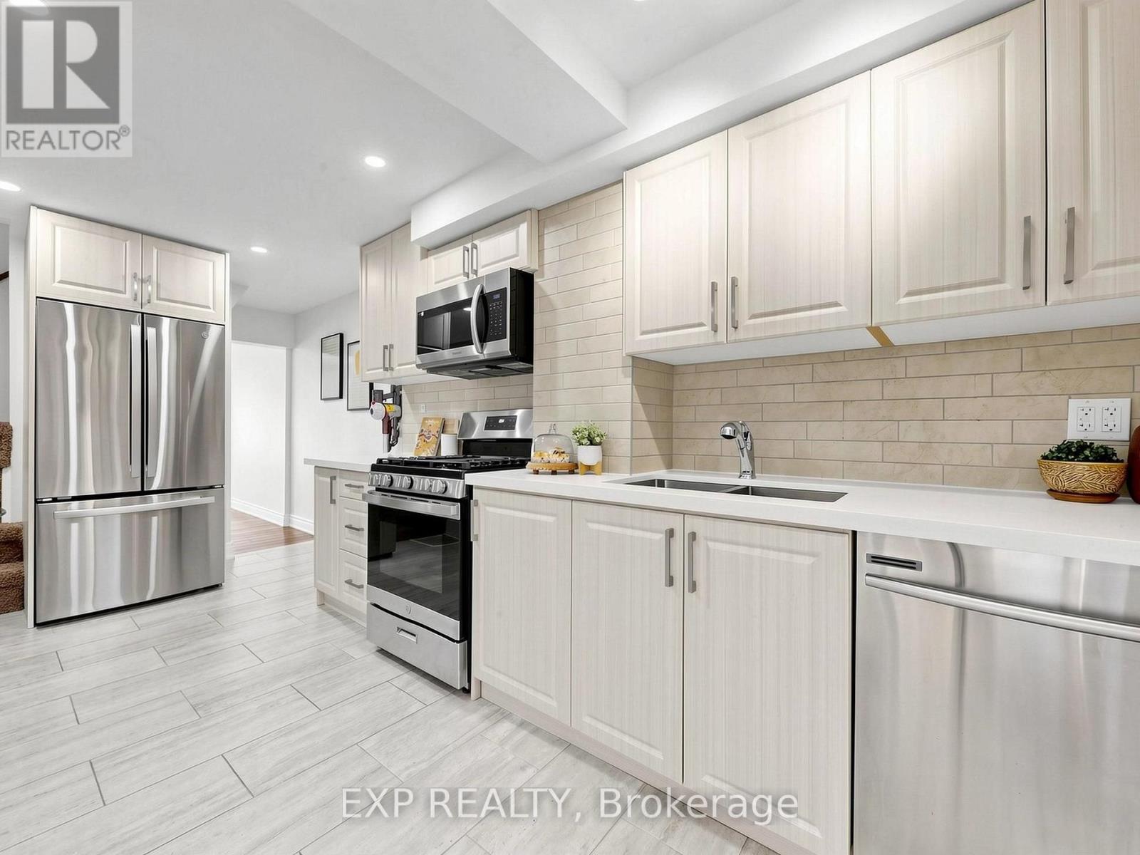 827 Craven Road, Toronto, Ontario  M4L 2Z7 - Photo 7 - E14127182