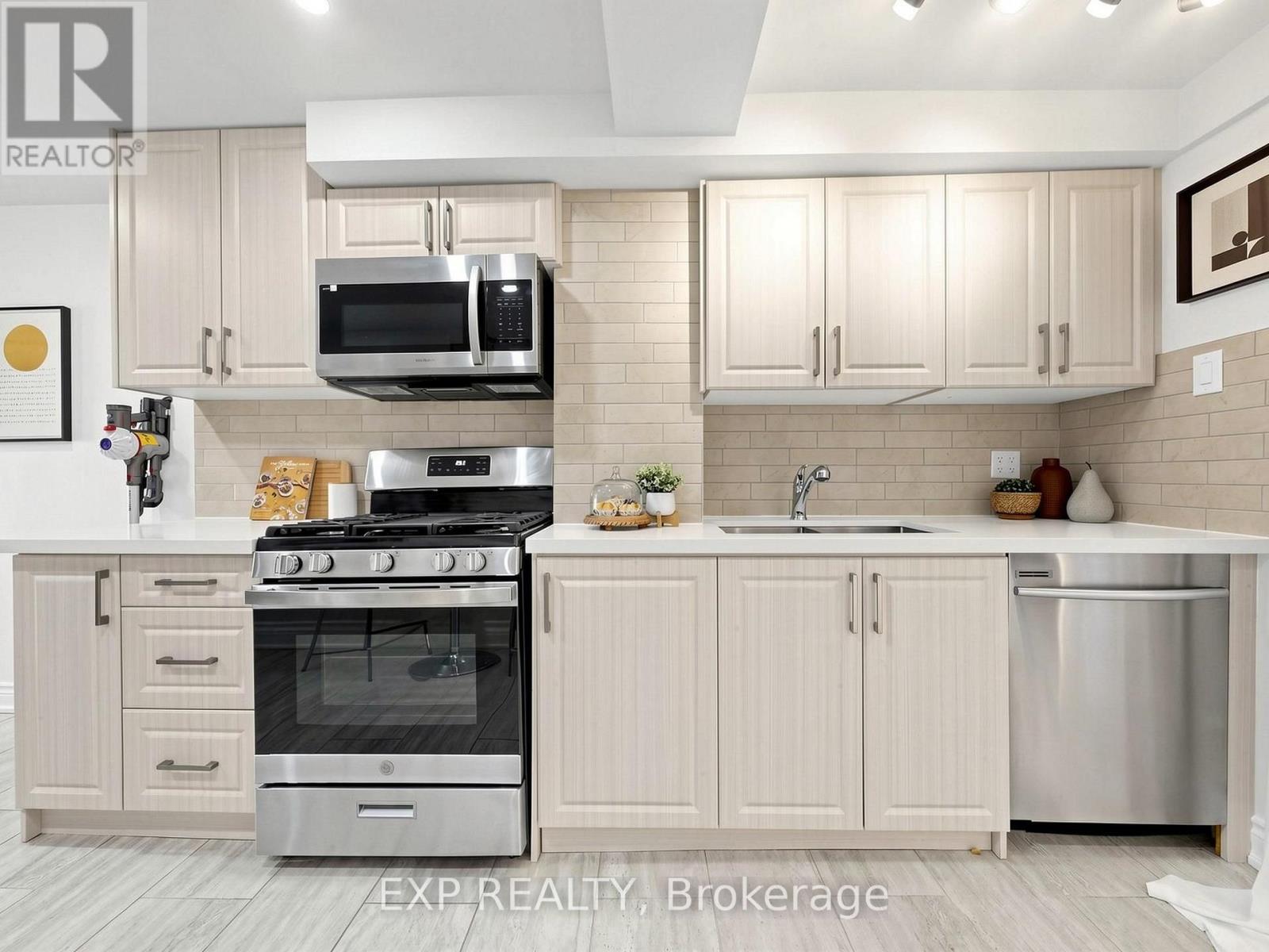 827 Craven Road, Toronto, Ontario  M4L 2Z7 - Photo 8 - E14127182