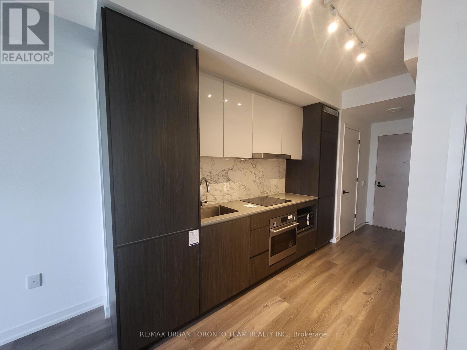 2215 - 28 Interchange Way, Vaughan (Vaughan Corporate Centre), Ontario  L4K 0P8 - Photo 2 - N14127264