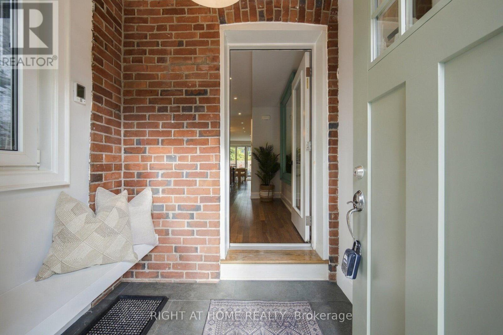 32 Eastmount Avenue, Toronto, Ontario  M4K 1V1 - Photo 3 - E14127068