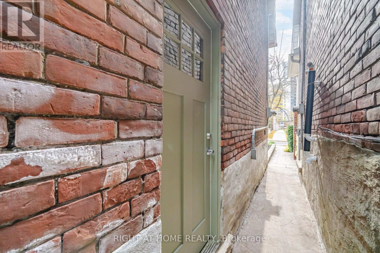 32 Eastmount Avenue, Toronto, Ontario  M4K 1V1 - Photo 37 - E14127068