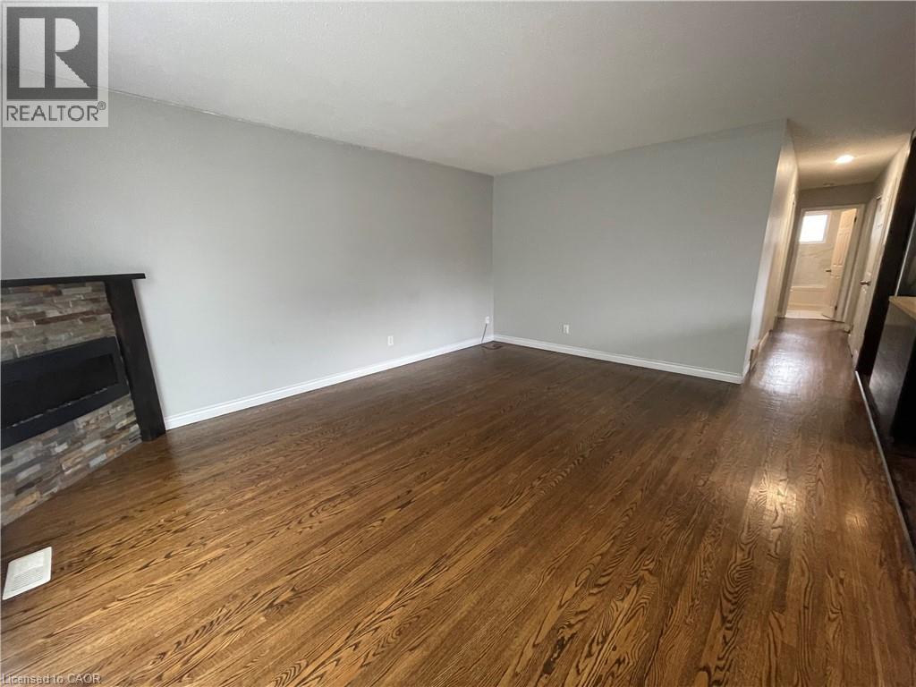 33 Behan Street, Hamilton, Ontario L8T 4N5 - Photo 2 - 40872238