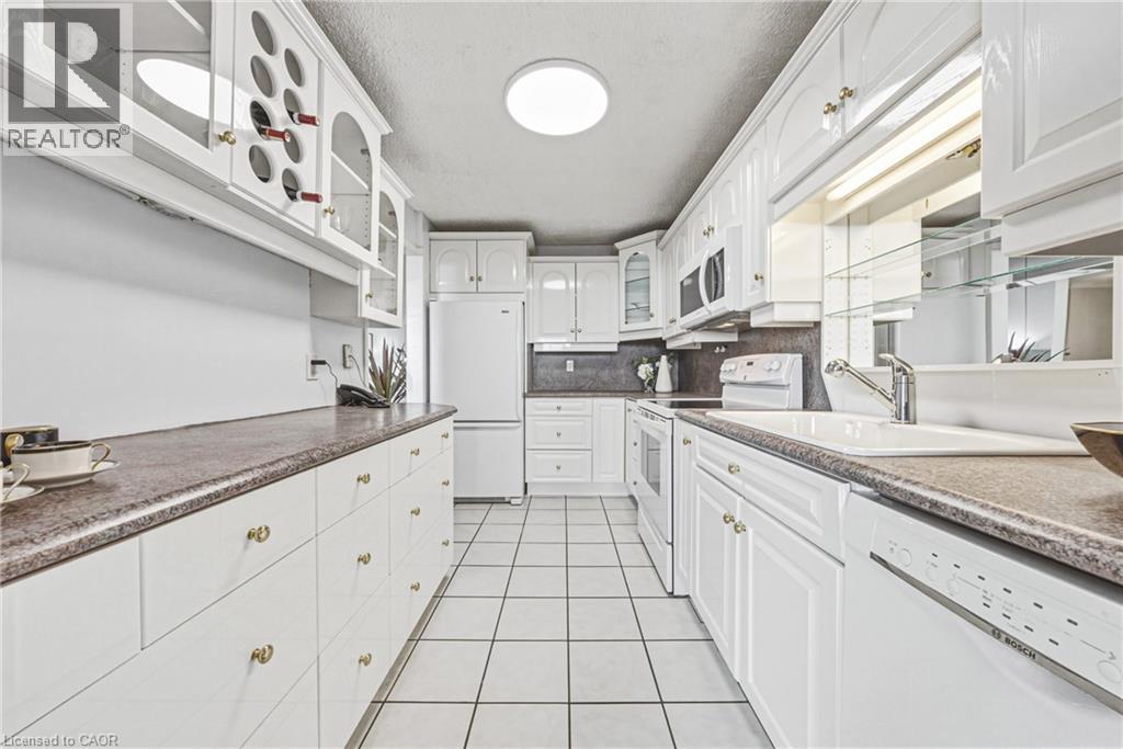 2055 Upper Middle Road Unit# 1005, Burlington, Ontario  L7P 3P4 - Photo 3 - 40874863