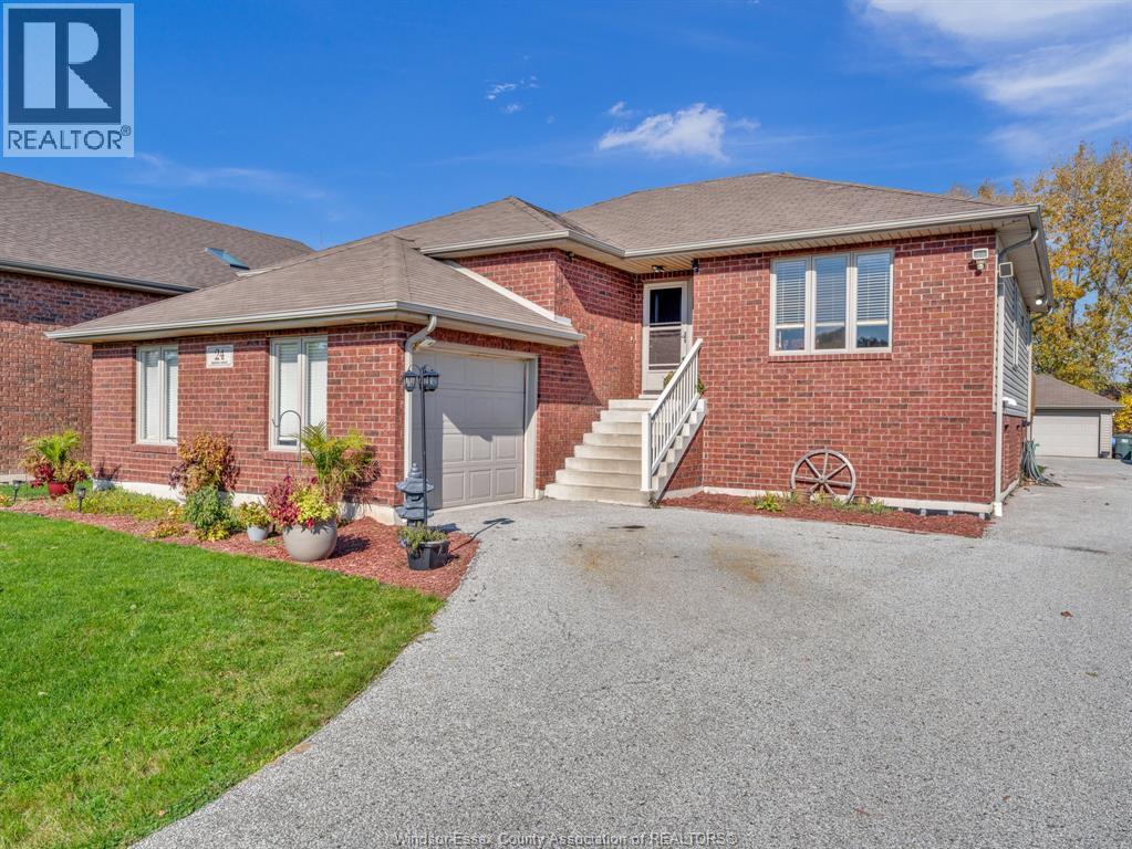 24 Landor, Amherstburg, Ontario  N9V 3Y7 - Photo 2 - 26026505