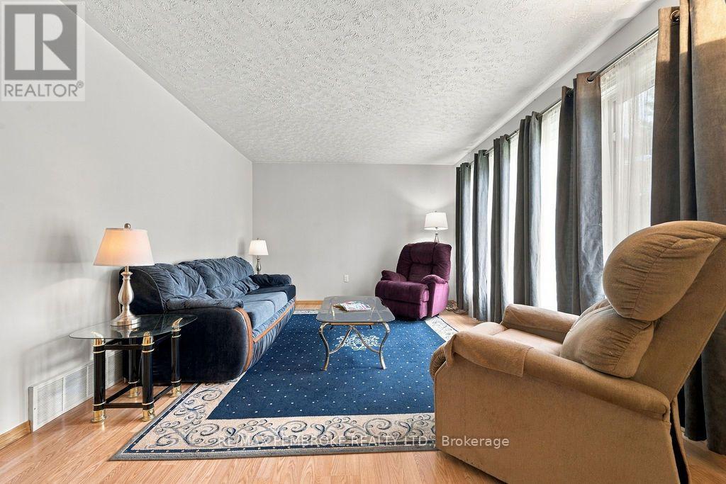180 Everett Street, Pembroke, Ontario K8A 3W1 - Photo 4 - X14127400