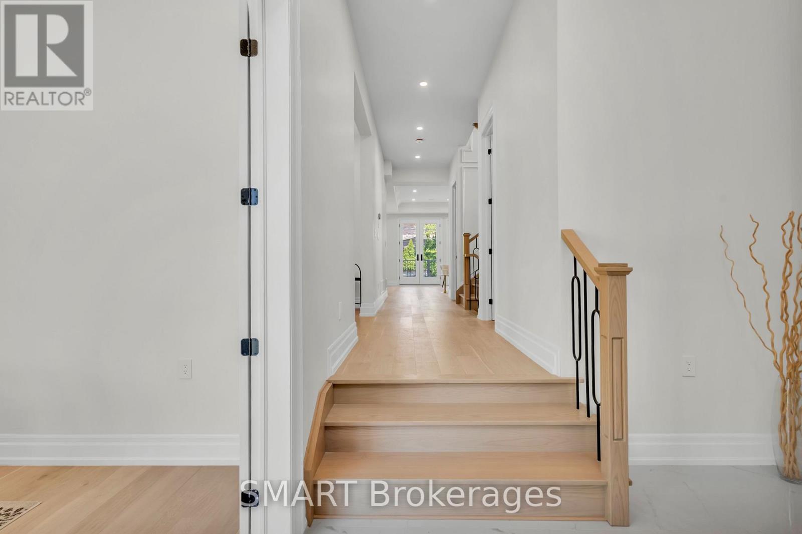 25 Cronin Drive, Toronto, Ontario  M9B 4T7 - Photo 2 - W14127318