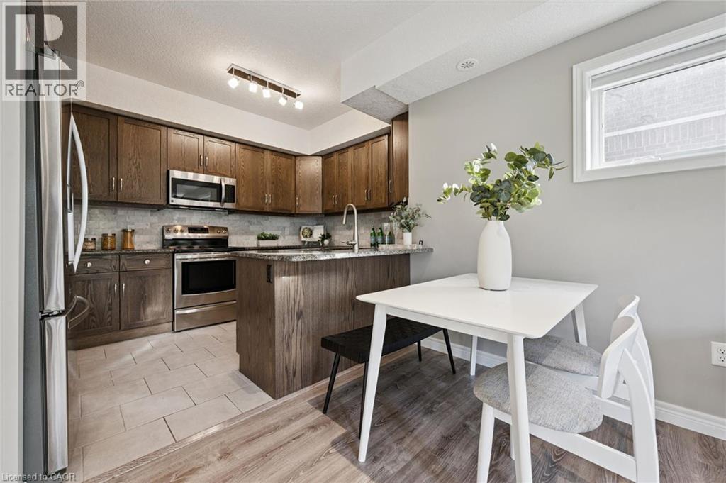 Townhouse for sale at 1114 Fairway Road N Unit# B, Grand River South, Kitchener, Ontario, photo 8