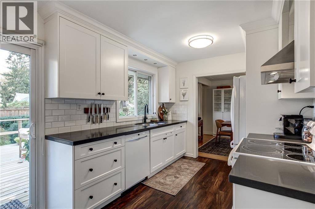 2228 Clarendon Park Drive, Burlington, Ontario  L7R 1X1 - Photo 9 - 40874807
