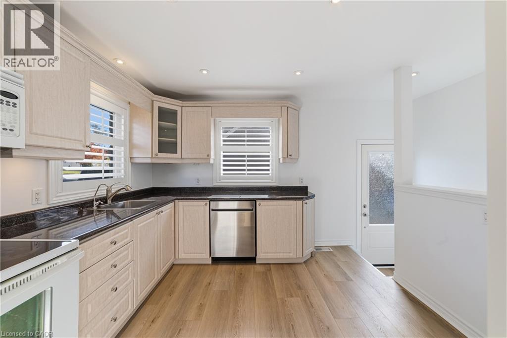 458 East 37th Street, Hamilton, Ontario  L8V 4B9 - Photo 5 - 40874854