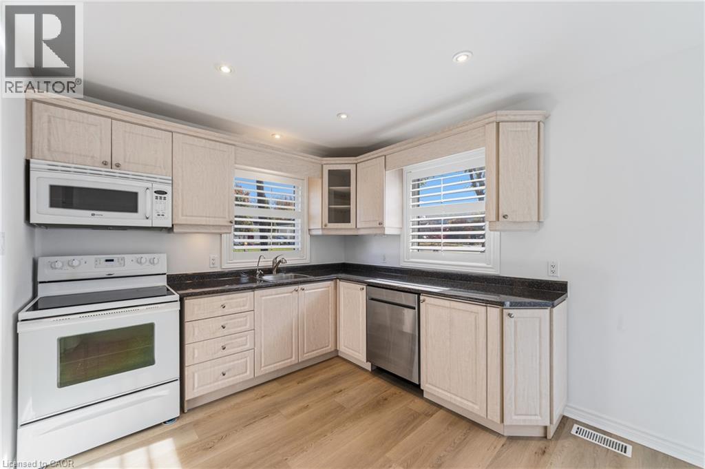 458 East 37th Street, Hamilton, Ontario  L8V 4B9 - Photo 6 - 40874854