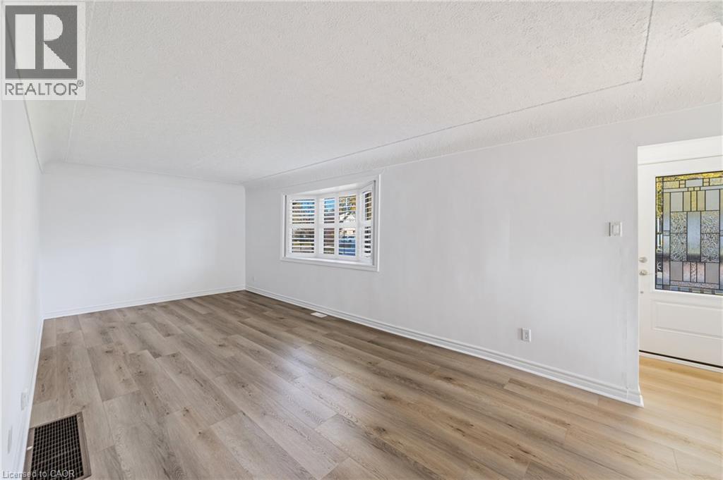 458 East 37th Street, Hamilton, Ontario  L8V 4B9 - Photo 9 - 40874854