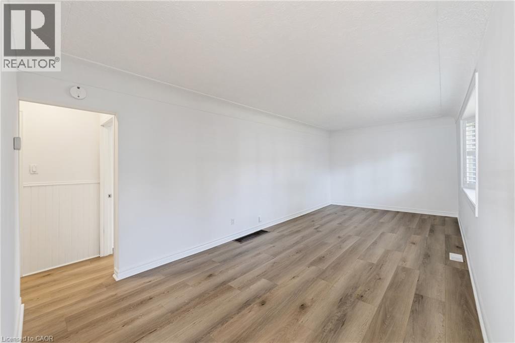 458 East 37th Street, Hamilton, Ontario  L8V 4B9 - Photo 8 - 40874854