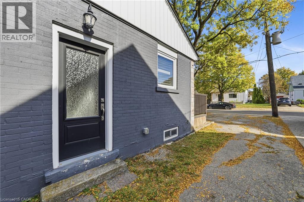 458 East 37th Street, Hamilton, Ontario  L8V 4B9 - Photo 4 - 40874854