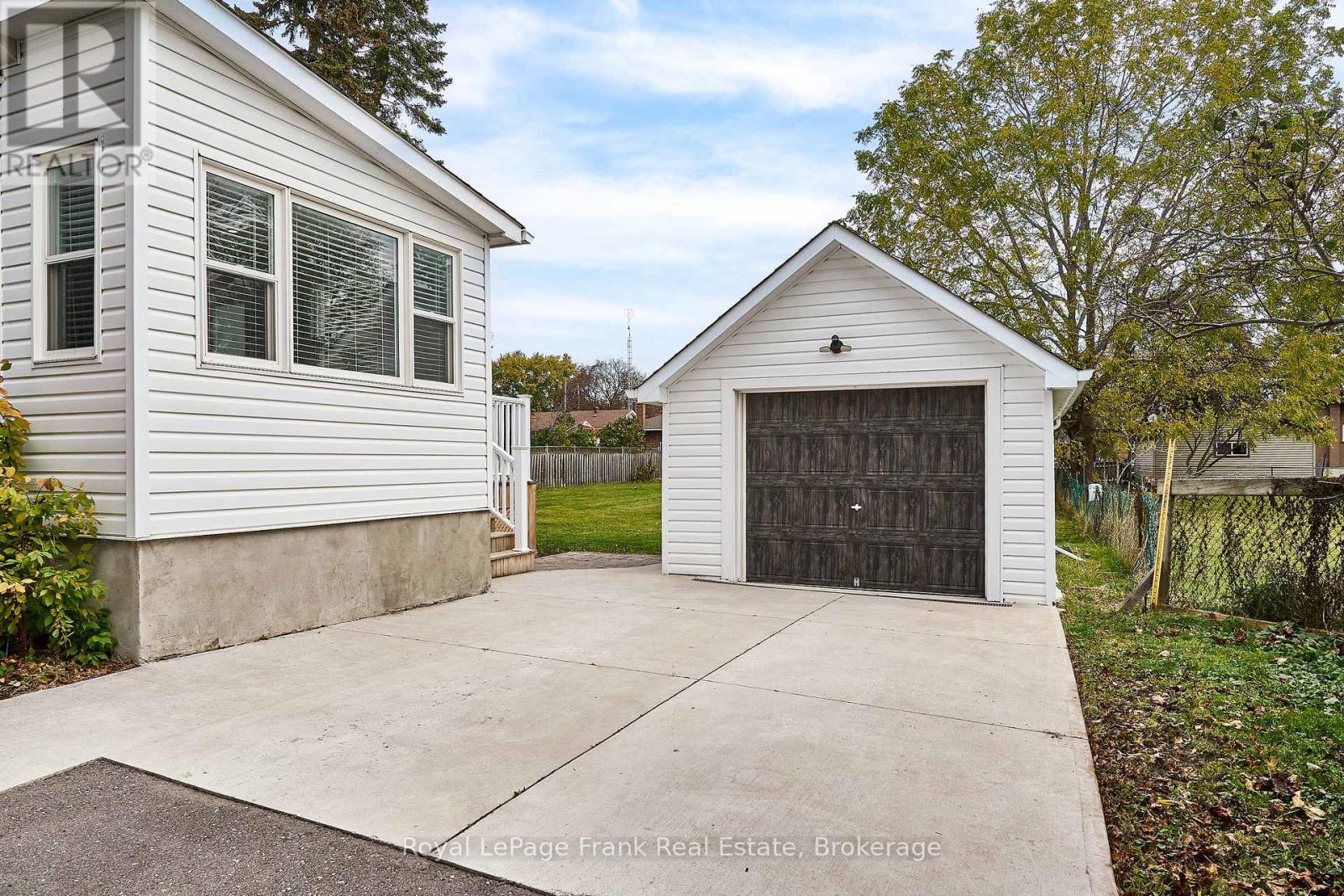115 Liberty Street S, Clarington, Ontario  L1C 2P2 - Photo 2 - E14127412