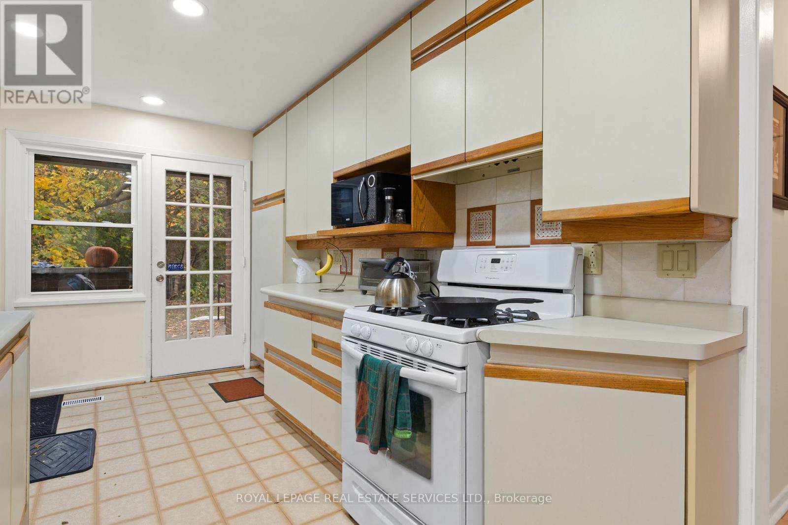 Main & Upper - 1129 Mount Pleasant Road, Toronto, Ontario  M4P 2M8 - Photo 10 - C14127450