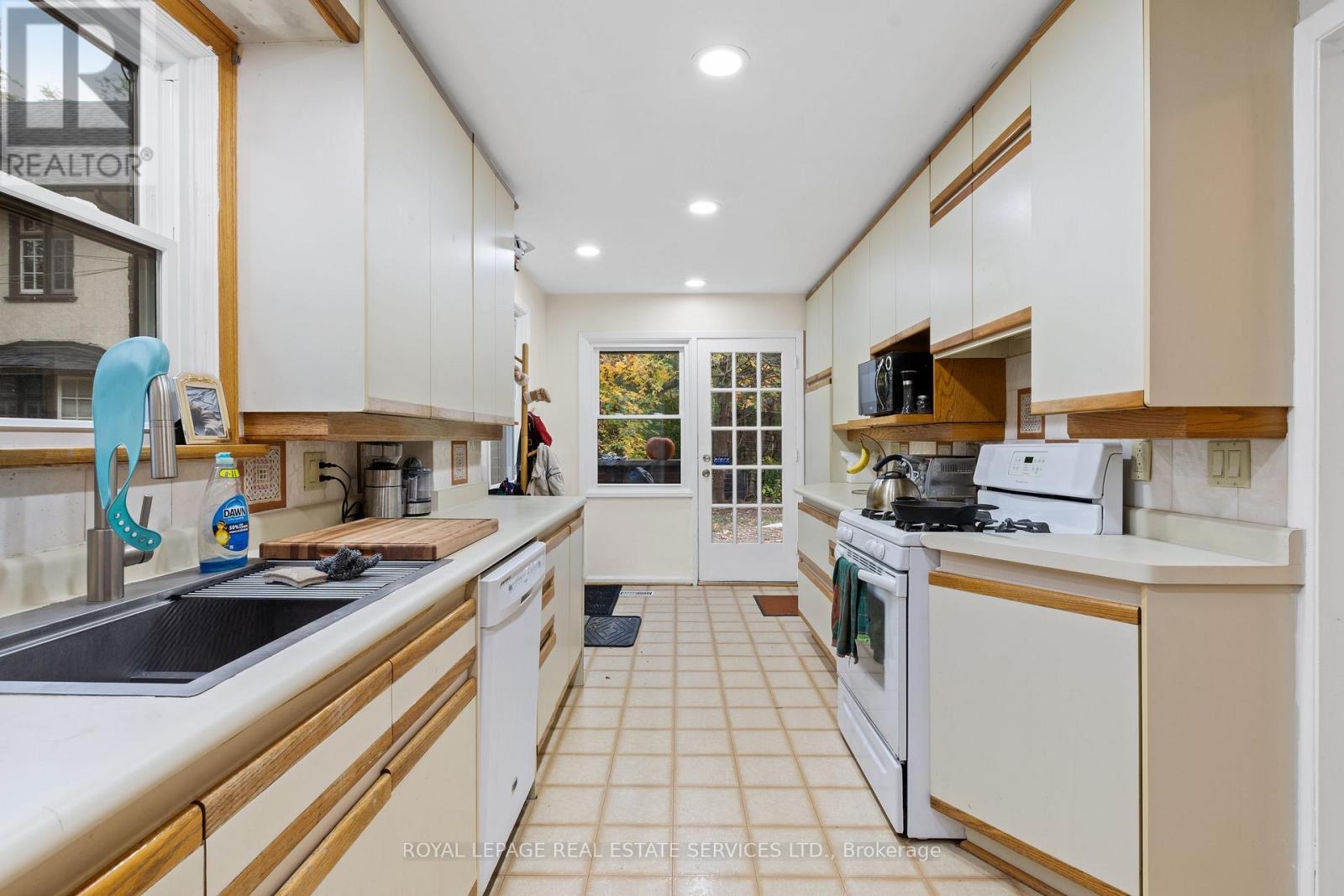 Main & Upper - 1129 Mount Pleasant Road, Toronto, Ontario  M4P 2M8 - Photo 9 - C14127450