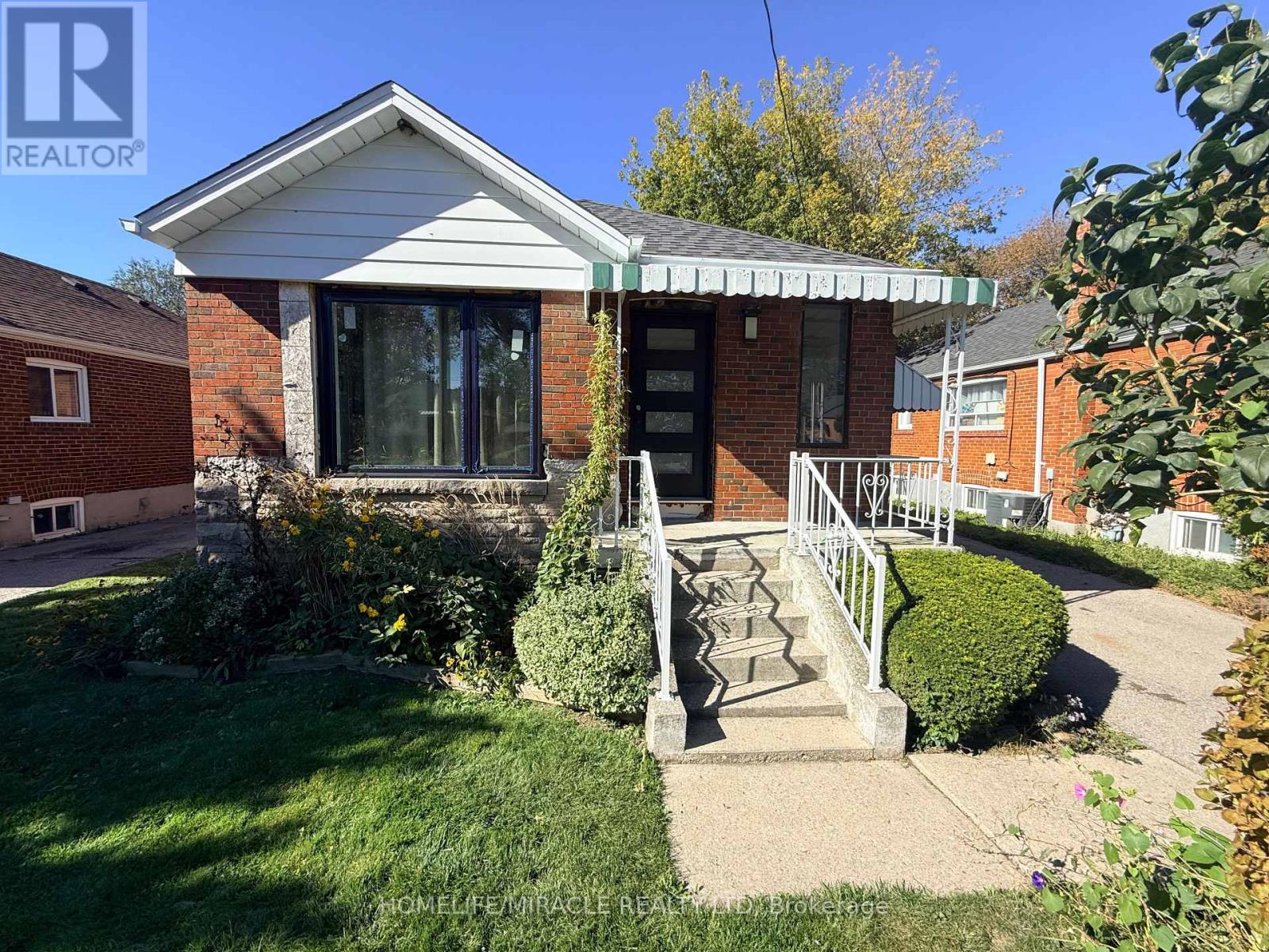 20 Shaneen Boulevard, Toronto, Ontario  M1R 1B7 - Photo 2 - E14127410