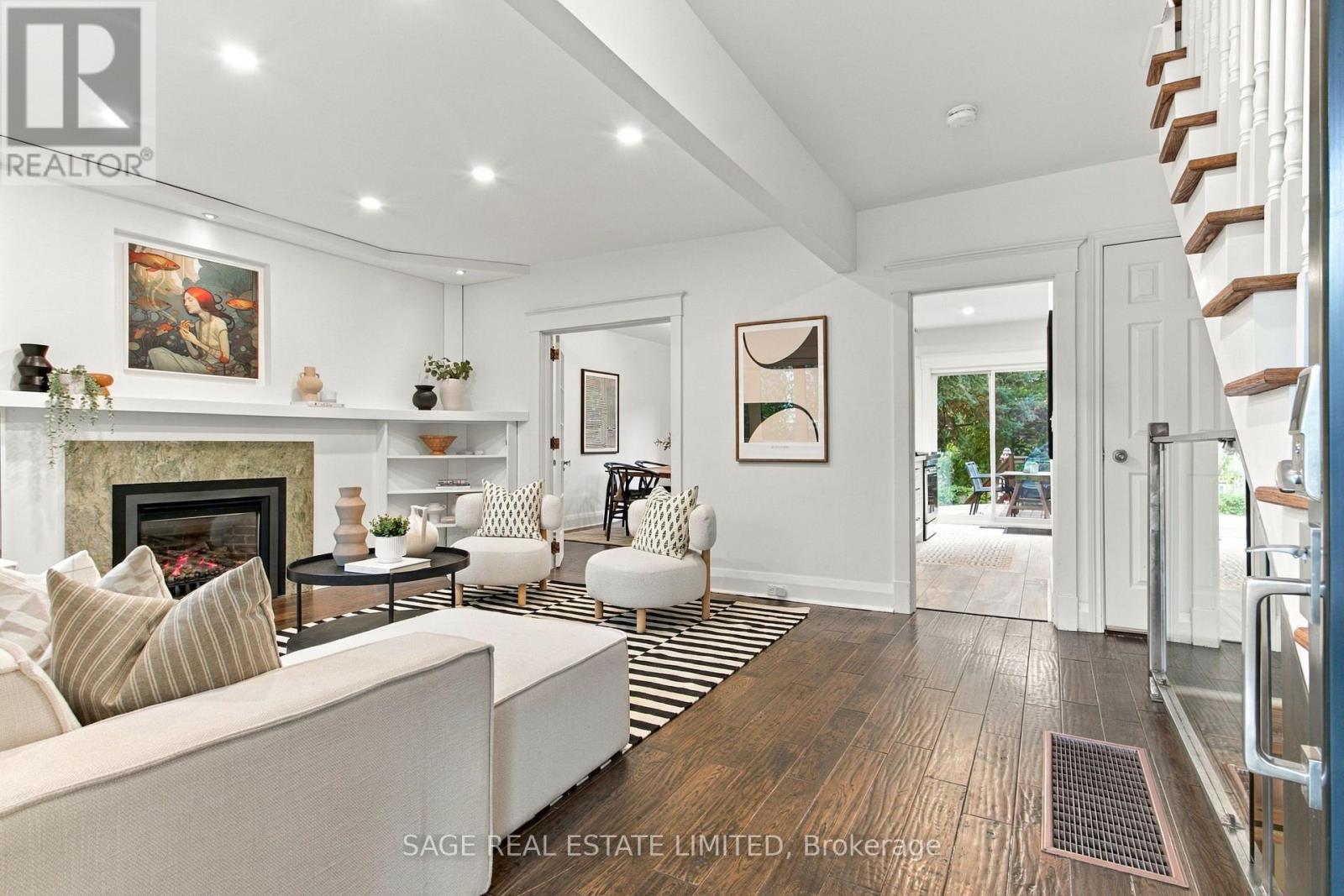 272 Highfield Road, Toronto, Ontario  M4L 2V5 - Photo 4 - E14127454