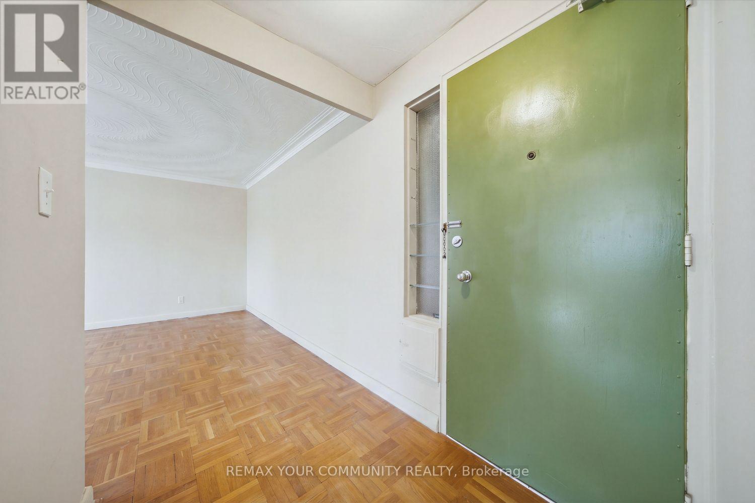 12 - 8 Kinsdale Boulevard, Toronto, Ontario  M8Y 1T9 - Photo 3 - W14127470