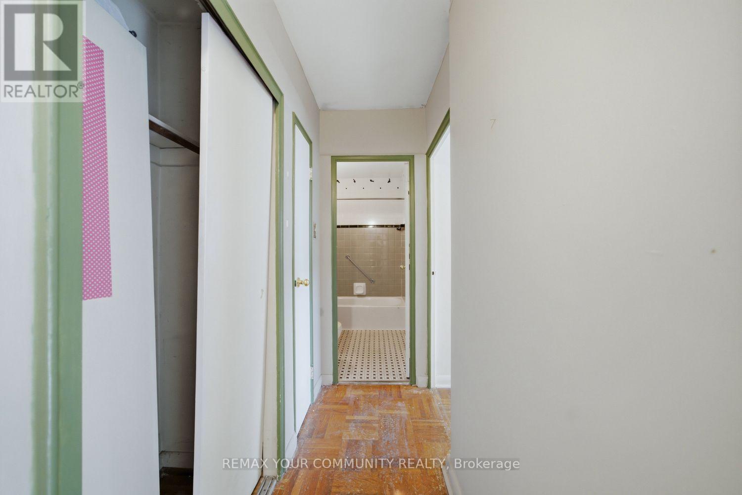 12 - 8 Kinsdale Boulevard, Toronto, Ontario  M8Y 1T9 - Photo 5 - W14127470