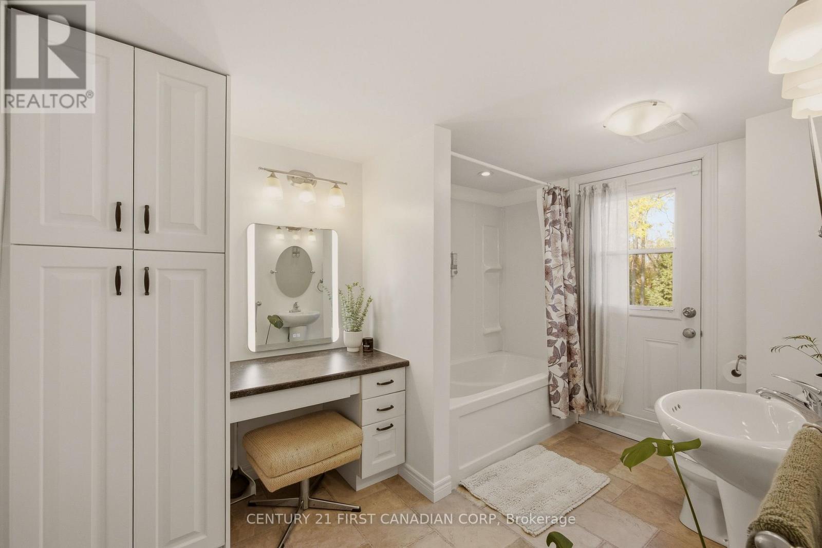 257 Union Street, North Middlesex, Ontario  N0M 2K0 - Photo 37 - X14127302
