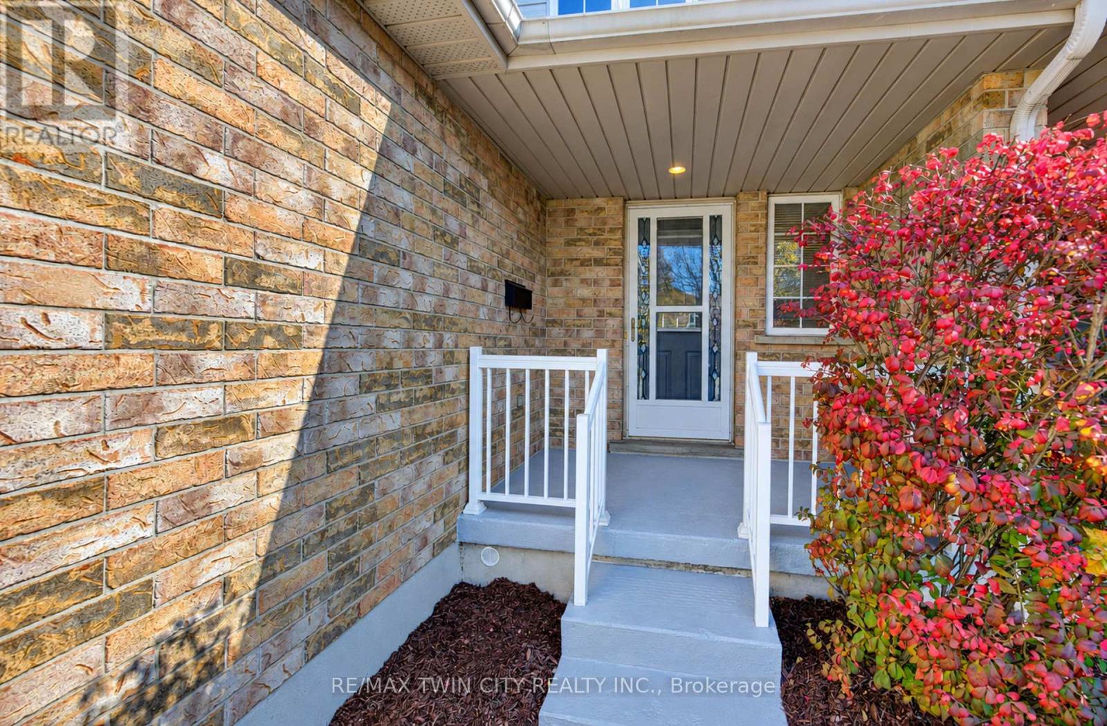 61 Chesterton Lane, Guelph, Ontario  N1E 7A6 - Photo 2 - X14127512