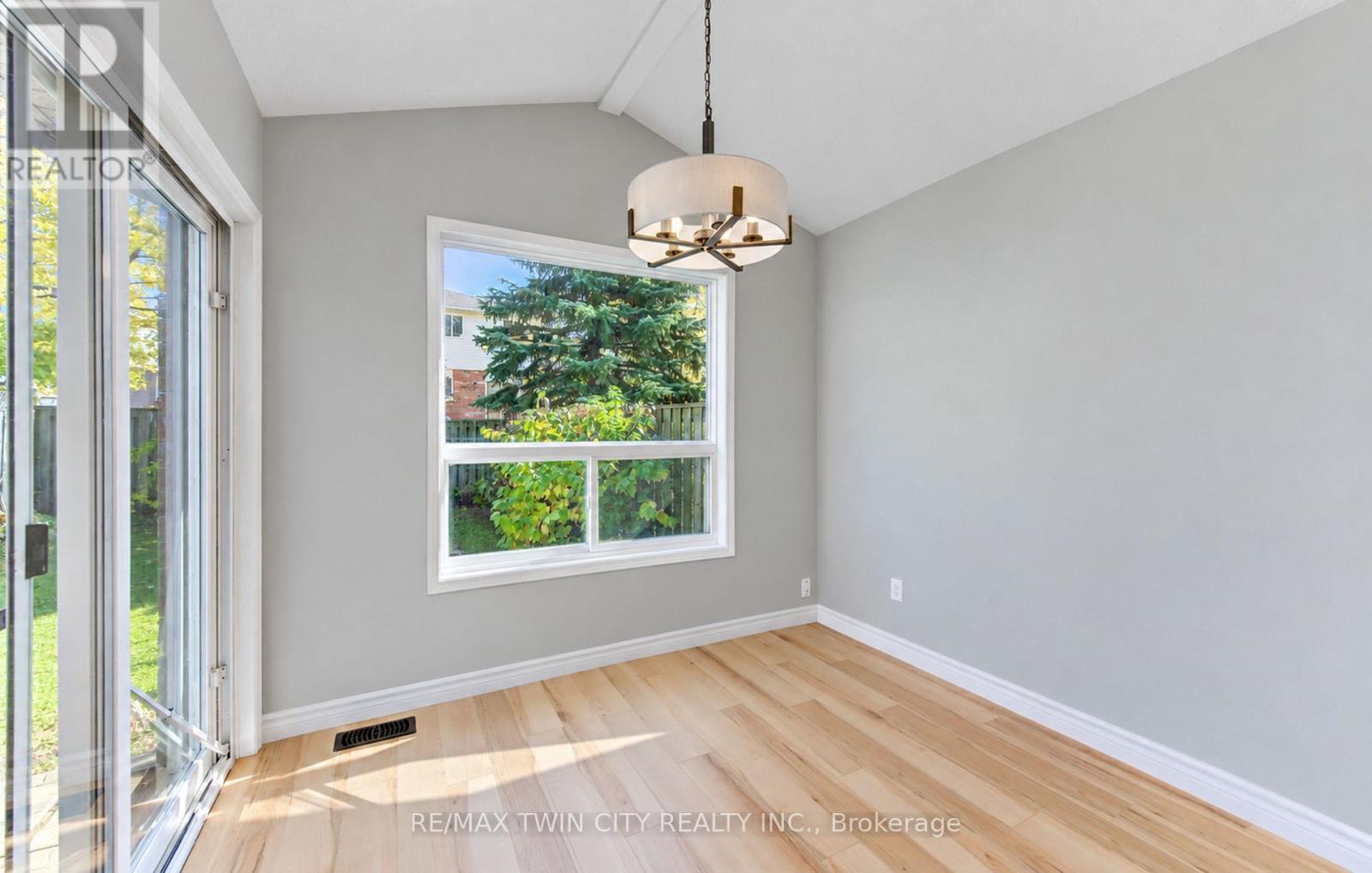 61 Chesterton Lane, Guelph, Ontario  N1E 7A6 - Photo 22 - X14127512