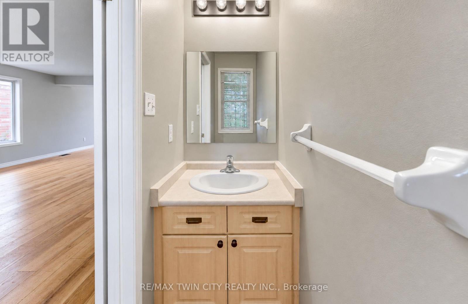 61 Chesterton Lane, Guelph, Ontario  N1E 7A6 - Photo 4 - X14127512
