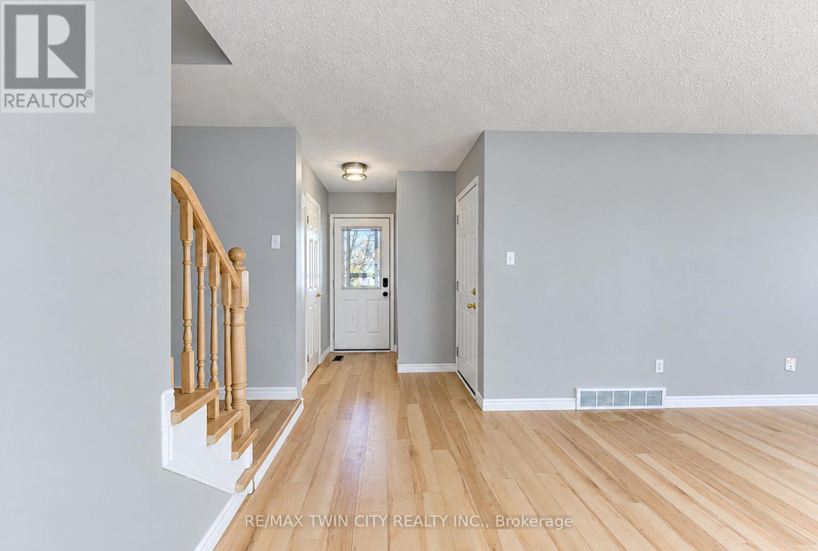 61 Chesterton Lane, Guelph, Ontario  N1E 7A6 - Photo 6 - X14127512