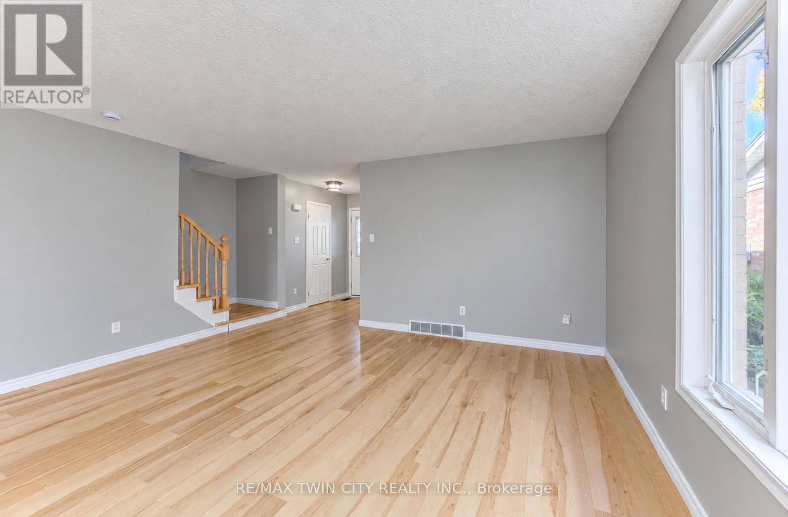 61 Chesterton Lane, Guelph, Ontario  N1E 7A6 - Photo 9 - X14127512