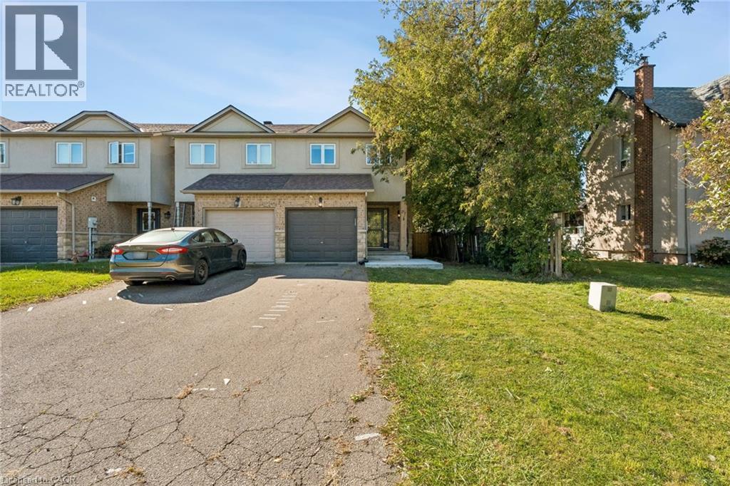 27 Pettit Street, Stoney Creek, Ontario L8E 5V7 - Photo 2 - 40870562