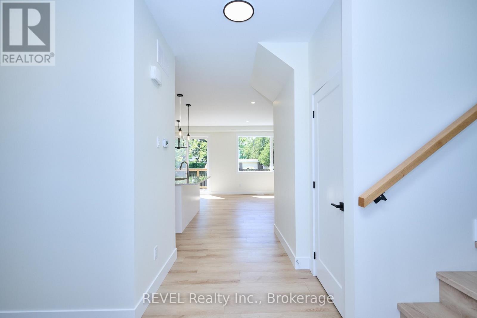 Upper Unit - 4652 Belfast Avenue, Niagara Falls, Ontario  L2E 4G3 - Photo 3 - X14127832