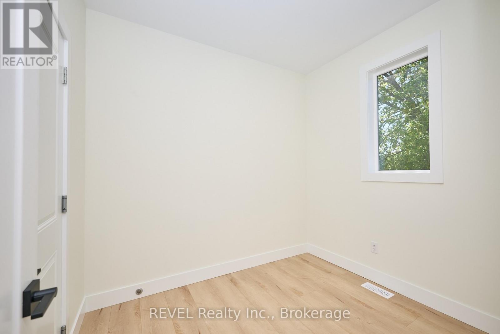 Upper Unit - 4652 Belfast Avenue, Niagara Falls, Ontario  L2E 4G3 - Photo 8 - X14127832