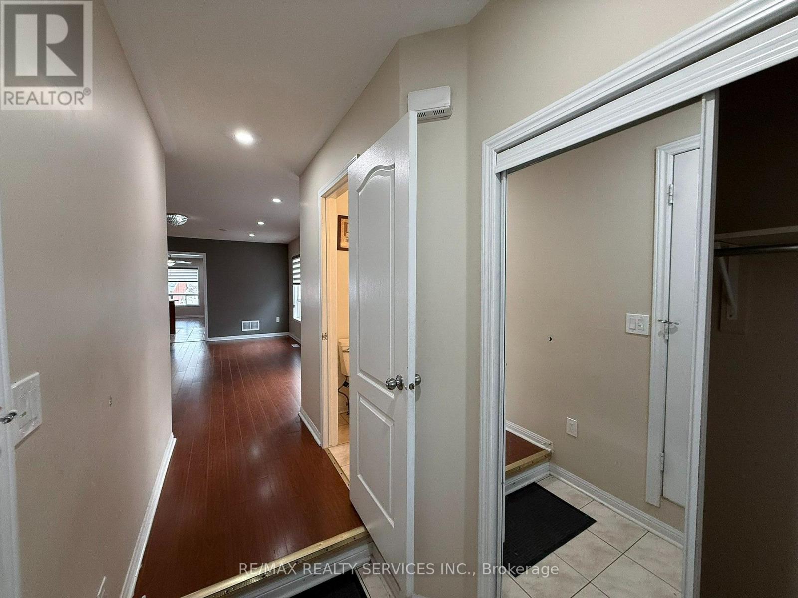 20 Murphy Road, Brampton, Ontario  L6S 6L2 - Photo 4 - W14127354