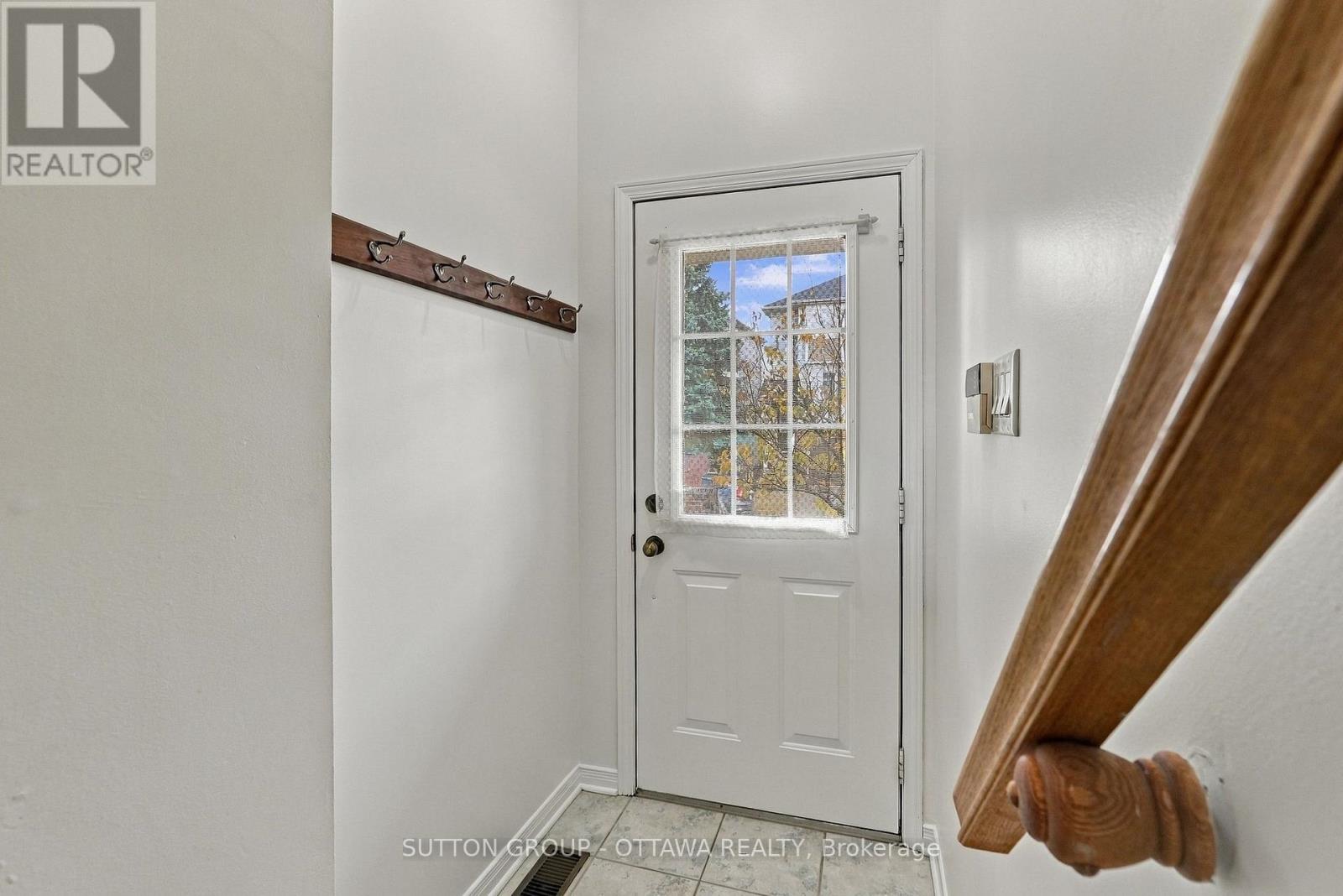 22 Manhattan Crescent, Ottawa, Ontario  K2C 4B4 - Photo 3 - X14127762