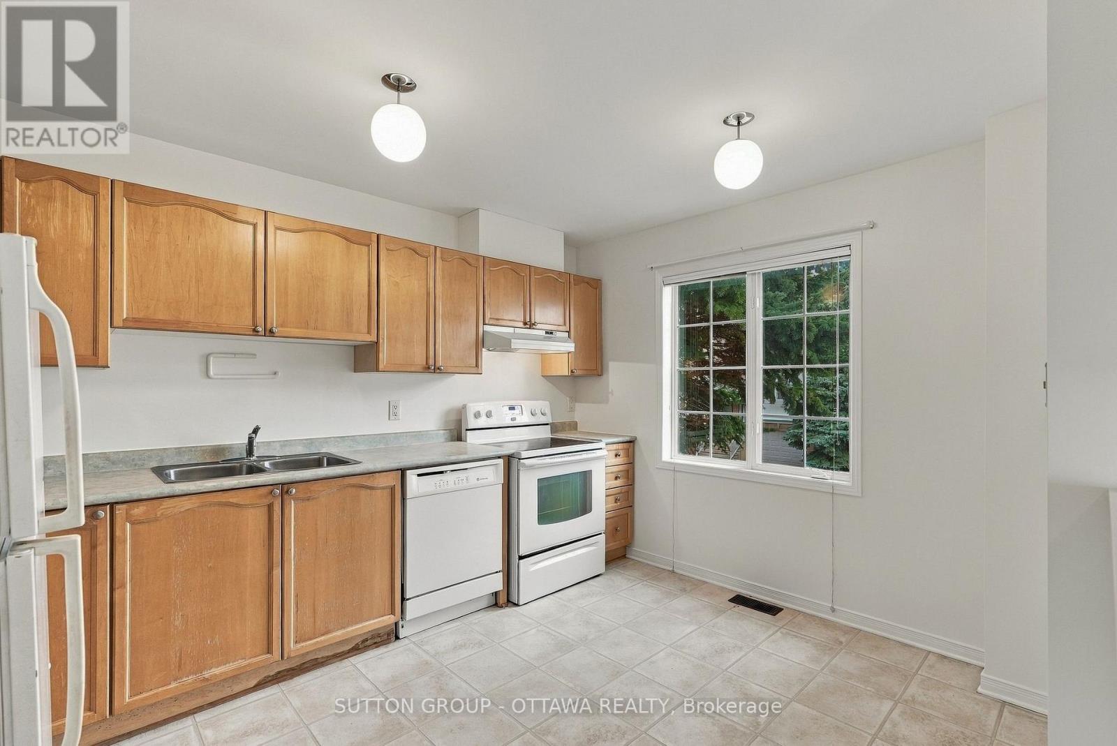 22 Manhattan Crescent, Ottawa, Ontario  K2C 4B4 - Photo 5 - X14127762