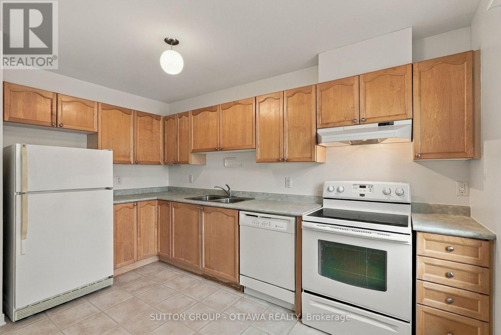 22 Manhattan Crescent, Ottawa, Ontario  K2C 4B4 - Photo 6 - X14127762