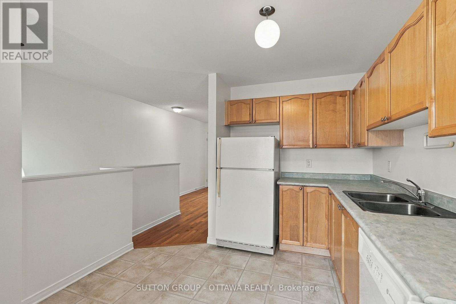 22 Manhattan Crescent, Ottawa, Ontario  K2C 4B4 - Photo 8 - X14127762