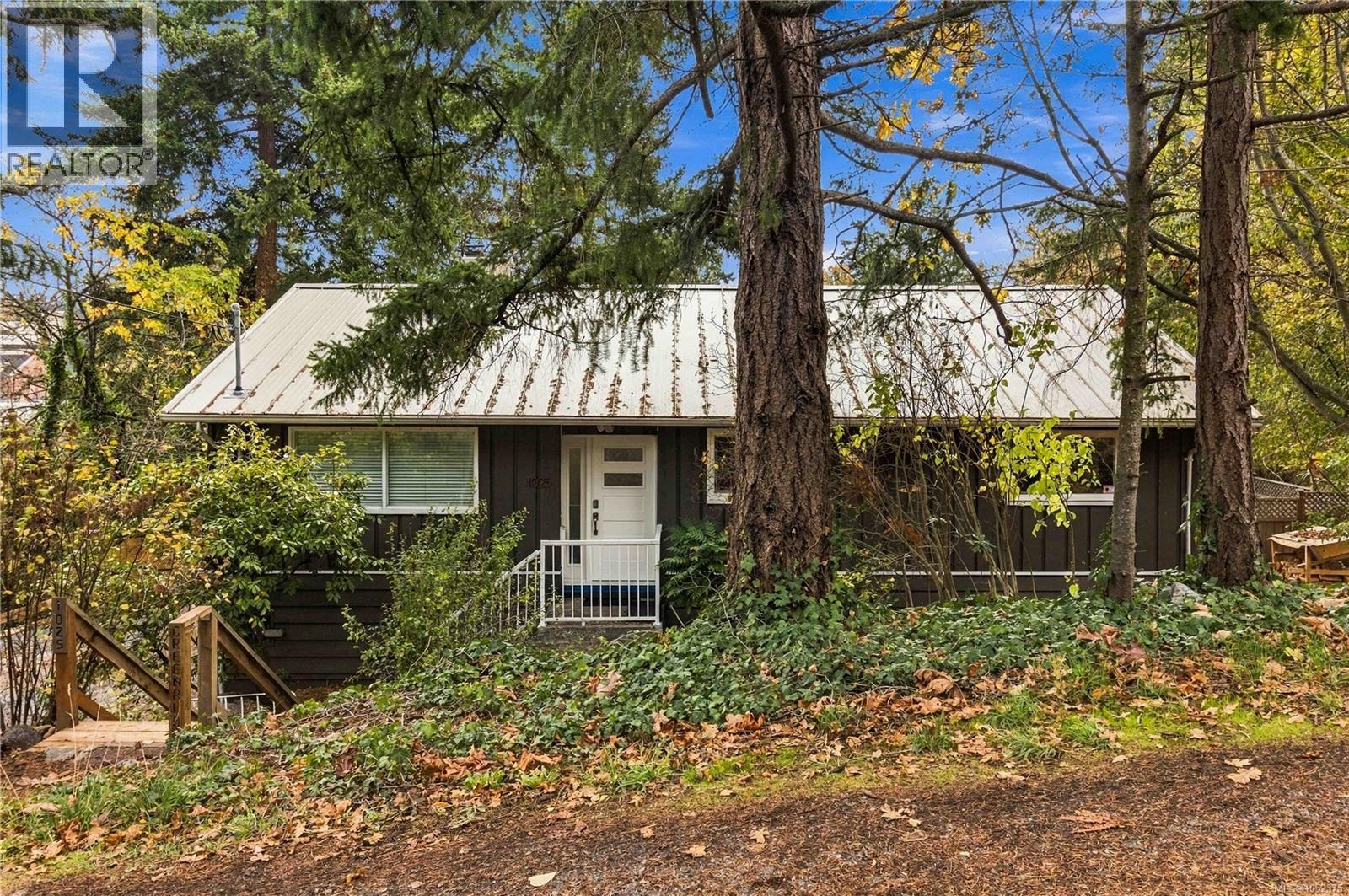 1025 Greenridge Cres