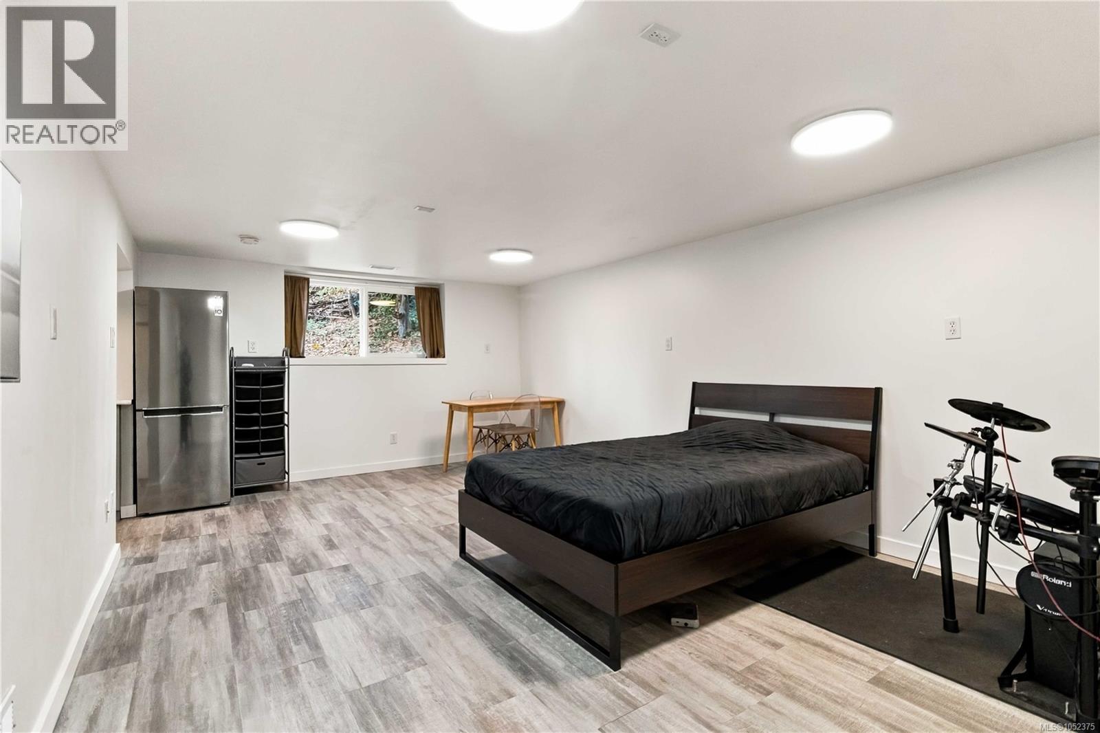 1025 Greenridge Cres