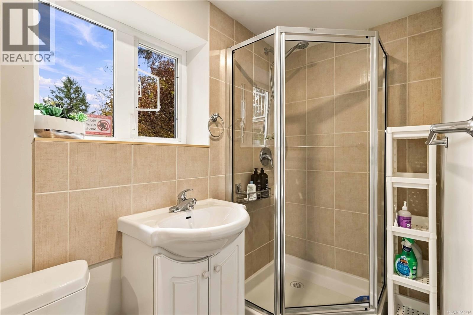 1025 Greenridge Cres