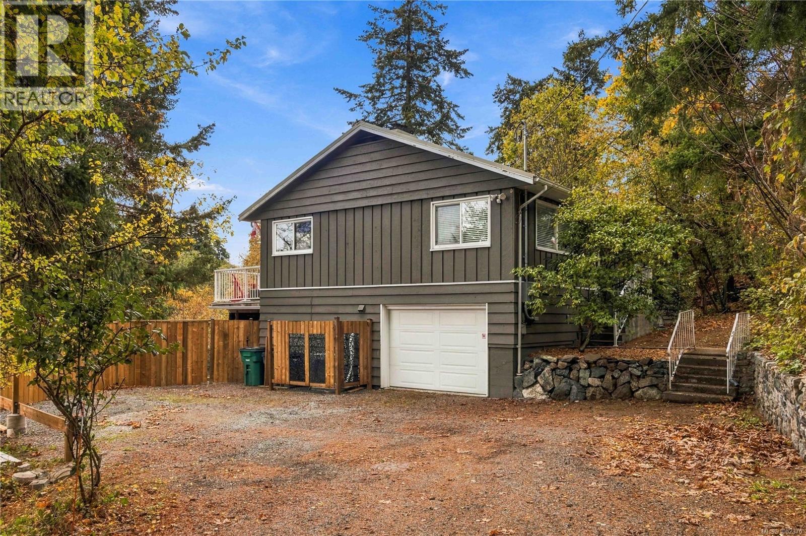 1025 Greenridge Cres