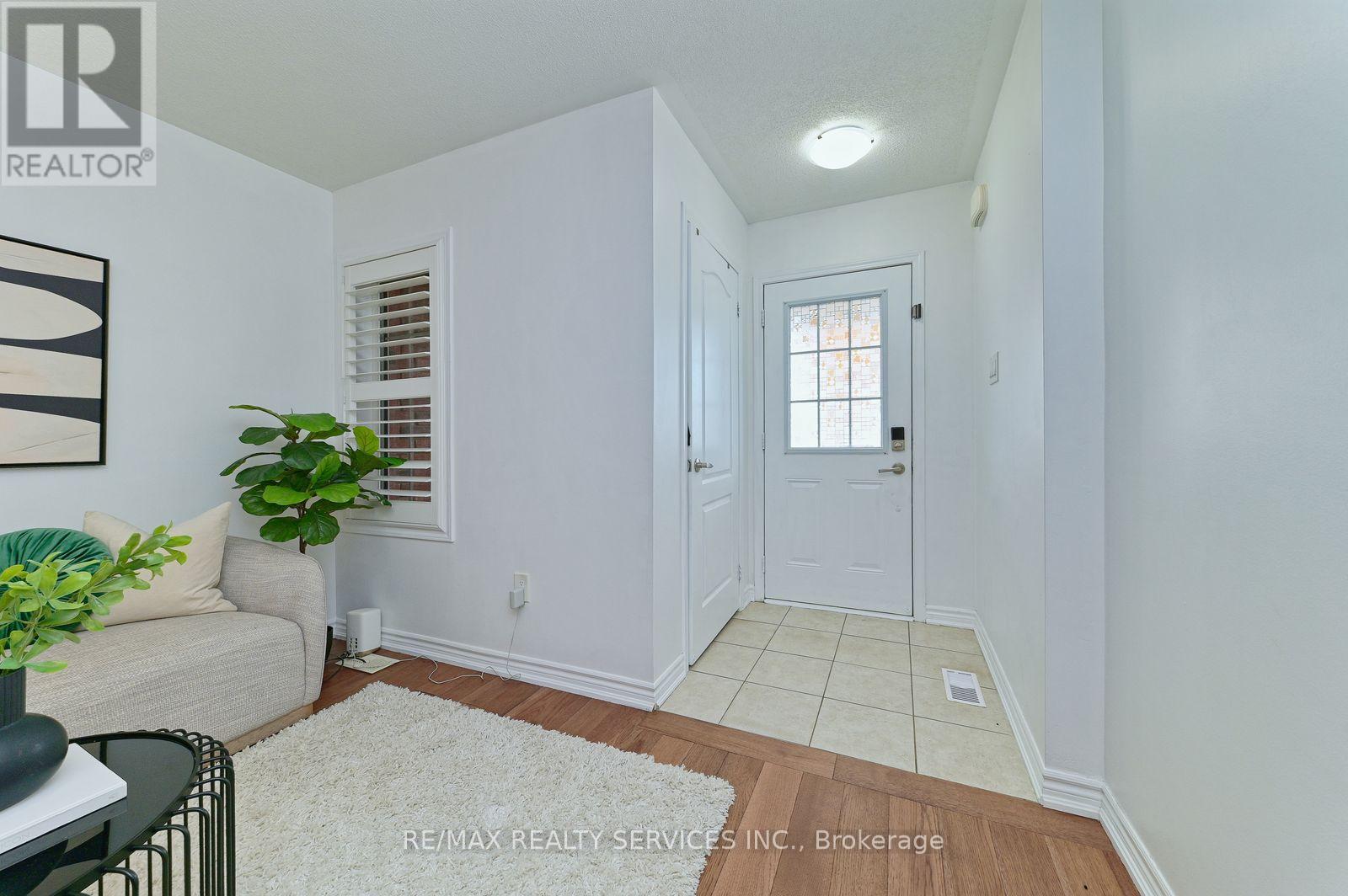 25 Donlamont Circle, Brampton, Ontario  L7A 4T5 - Photo 3 - W14127740
