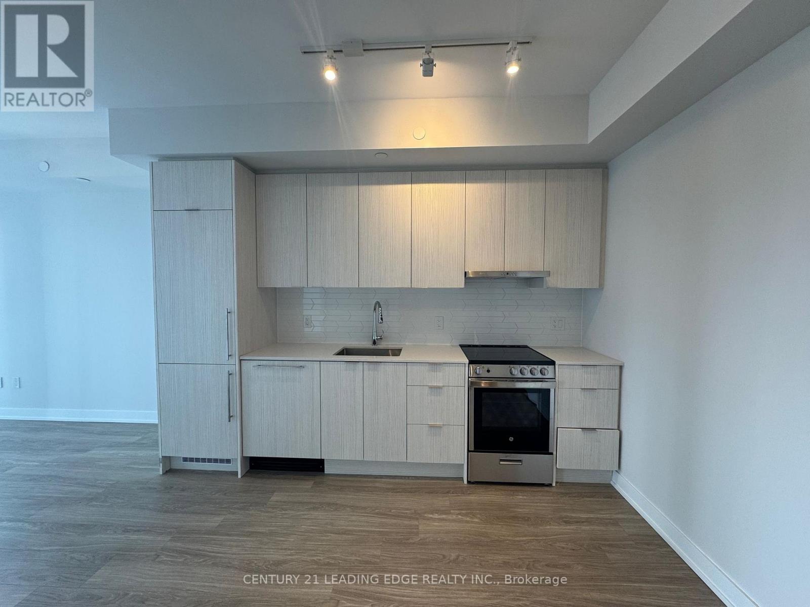 2202 - 430 Square One Drive, Mississauga (Creditview), Ontario  L5B 0L6 - Photo 6 - W14127782
